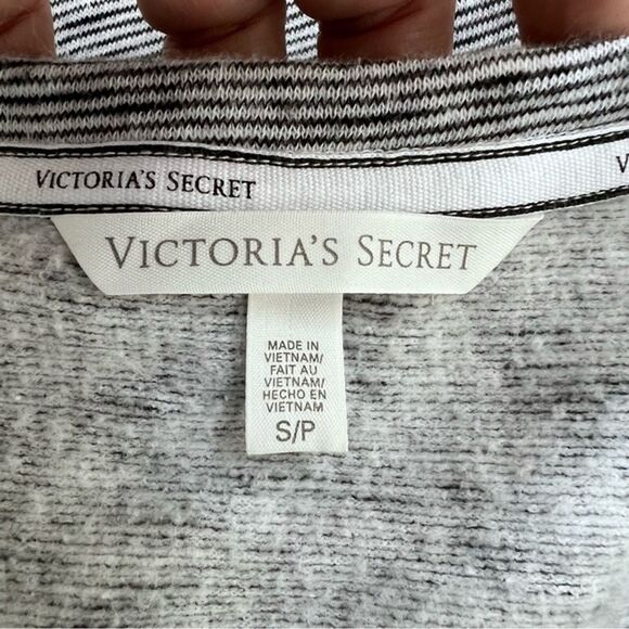 Victoria’s Secret Sweatshirt Women Small Heather Gray Sequin Spell Out Crewneck - Picture 6 of 7